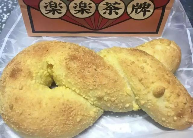 奶茶模仿简史：喜茶乐乐茶疑成情侣商标，鹿角巷山寨店超7000家