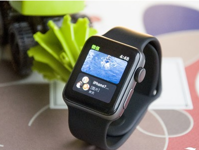 苹果最新曝光两项外观专利 Apple Watch表带可变色